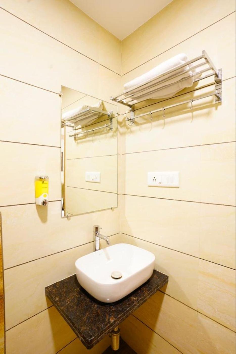 ת'יין Hotel Diamora Residency מראה חיצוני תמונה